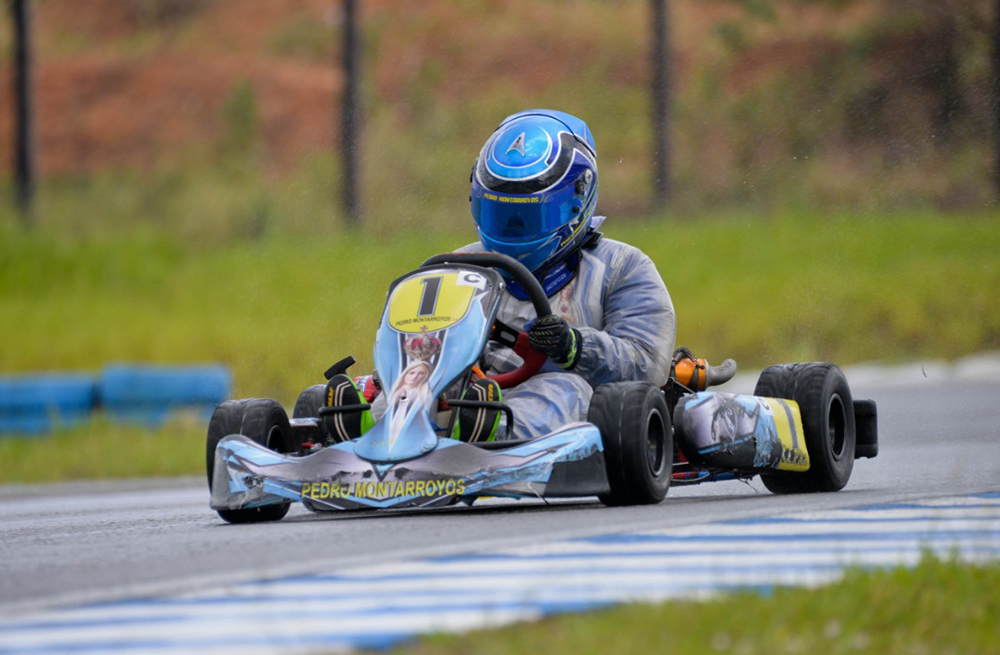 Pilotos de kart aceleram em corrida este fim de semana