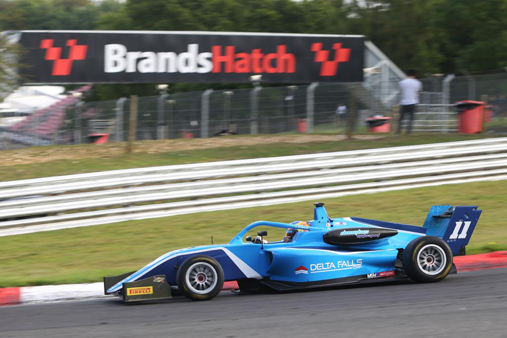 Lucas Staico termina em terceiro em Brands Hatch e conquista mais um pódio no automobilismo europeu