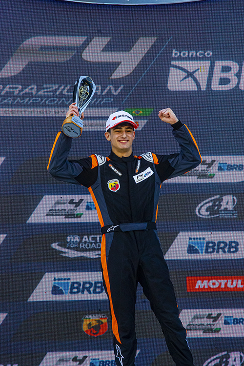 Filippo Fiorentino venceu em Interlagos em sua estreia na Fórmula 4 Brasil